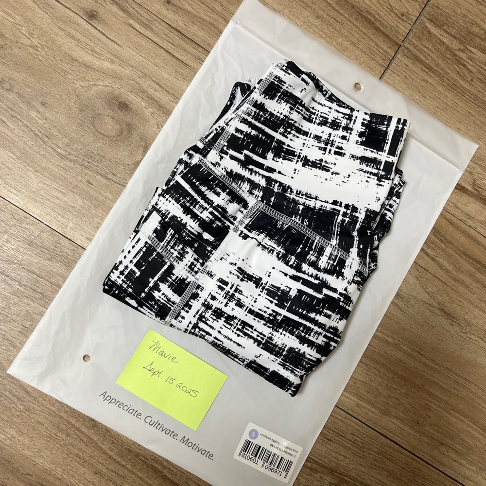 ($70) BuffBunny Limitless Legging - Triggered Print - S